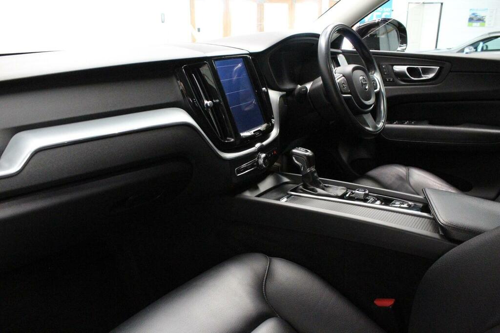 Volvo XC60 Suv 2.0 D4 Momentum Pro Awd Euro 6 Ss FV67GTZ Black #3