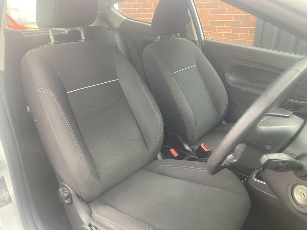 Ford Fiesta Hatchback Red #8