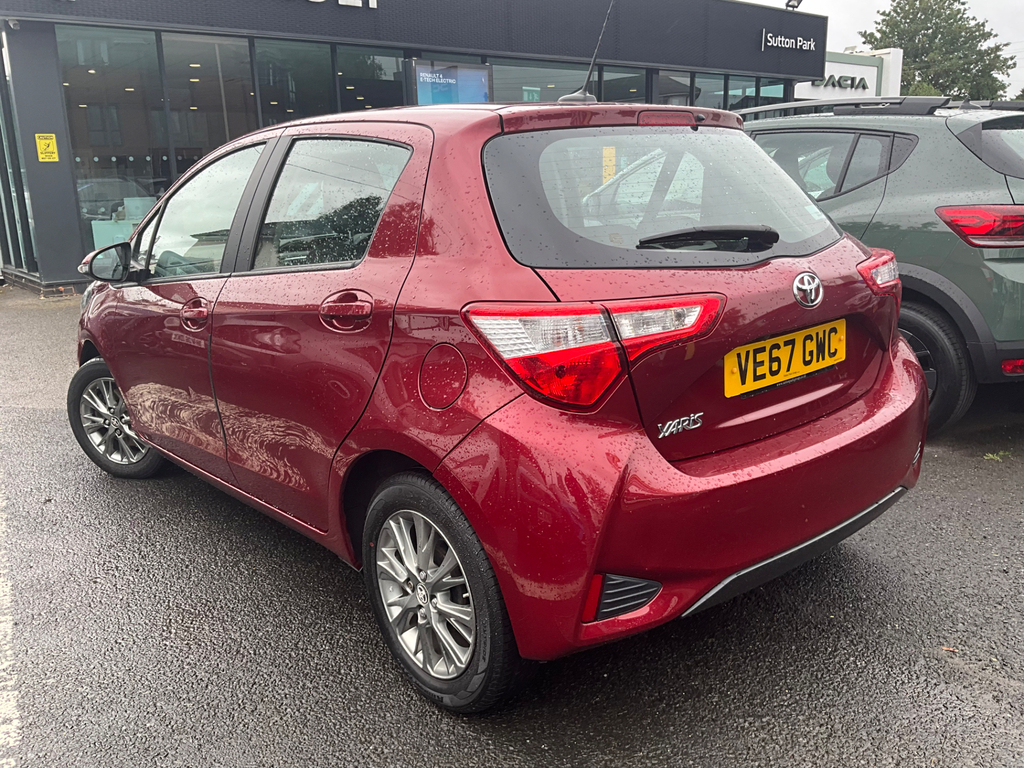 Toyota Yaris 1.5 Vvt I Icon Tech Hatchback VE67GWC Red #4