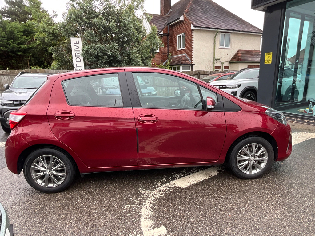 Toyota Yaris 1.5 Vvt I Icon Tech Hatchback VE67GWC Red #5