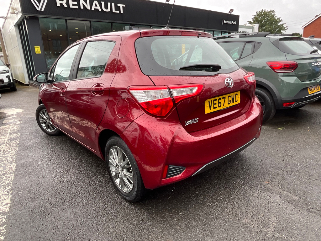 Toyota Yaris 1.5 Vvt I Icon Tech Hatchback VE67GWC Red #2