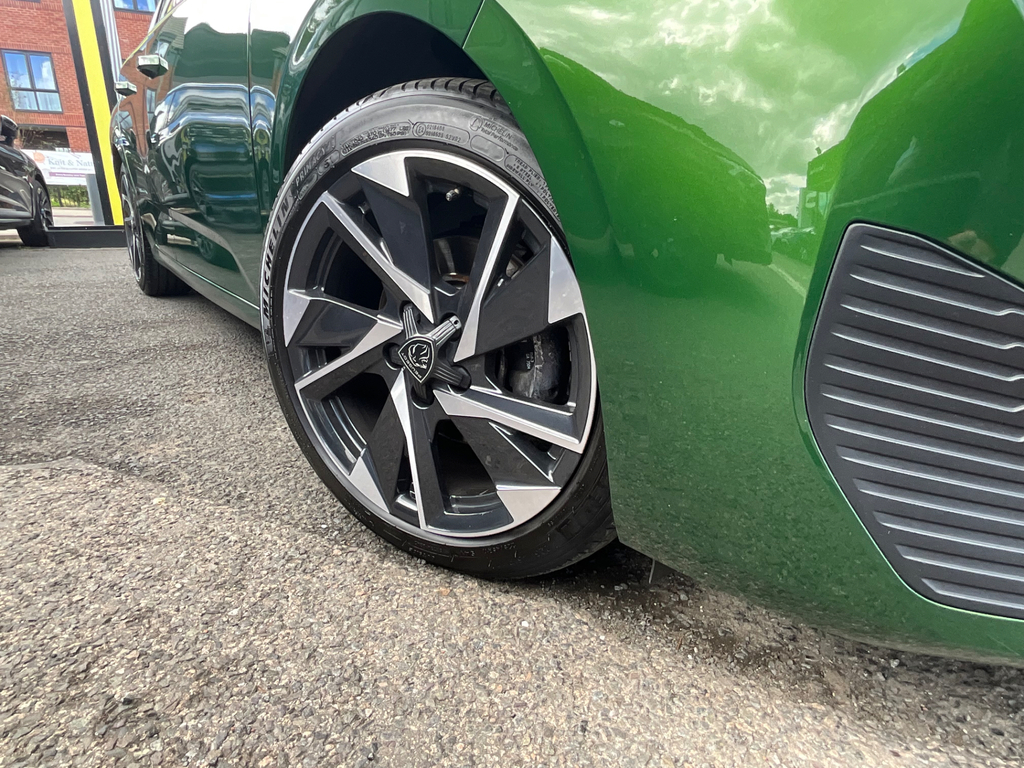 Peugeot 308 1.2 Puretech Allure Premium Hatchback E VK23CBV #3