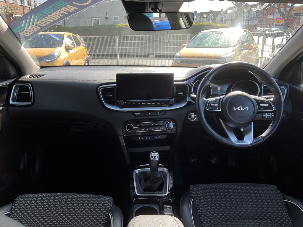 Kia Ceed 1.5 T Gdi 3 Sportswagon  #2