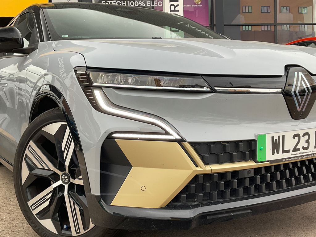 Renault Megane E-Tech 60Kwh Iconic Hatchback  #4