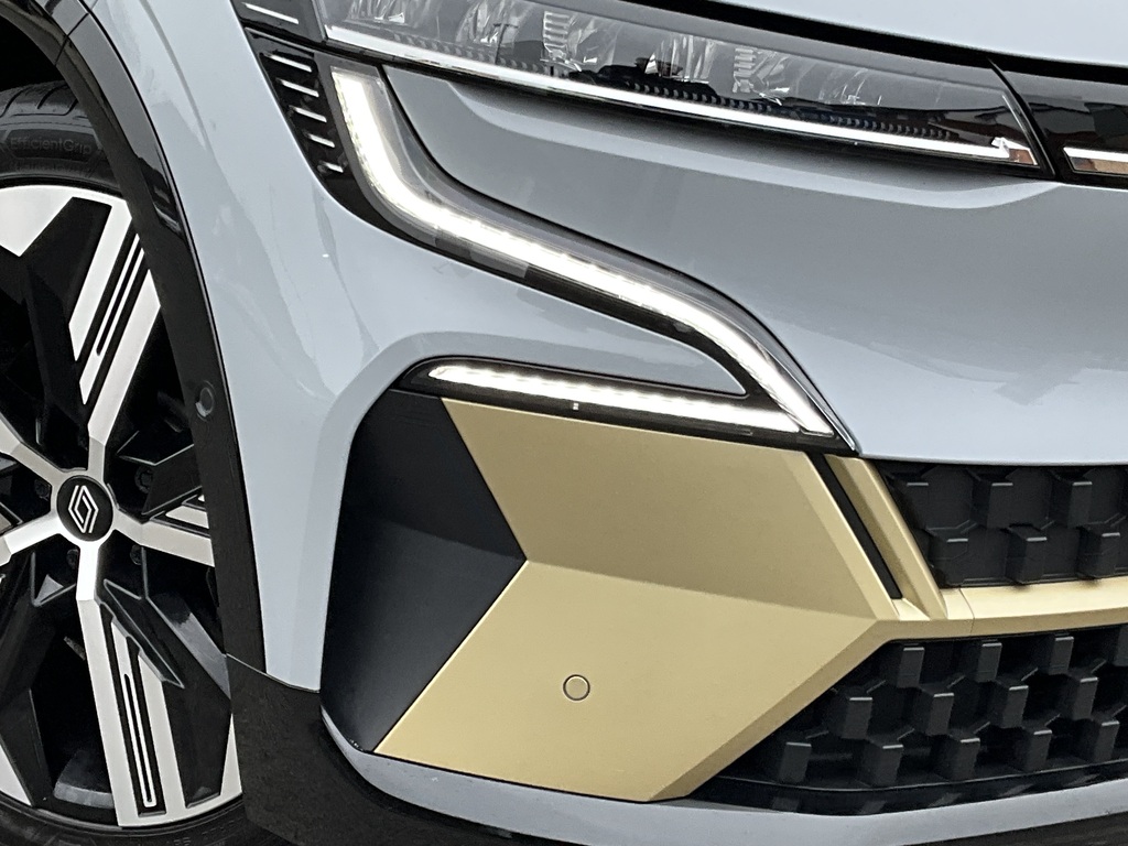 Renault Megane E-Tech Ev60 60Kwh Iconic Hatchback  #2