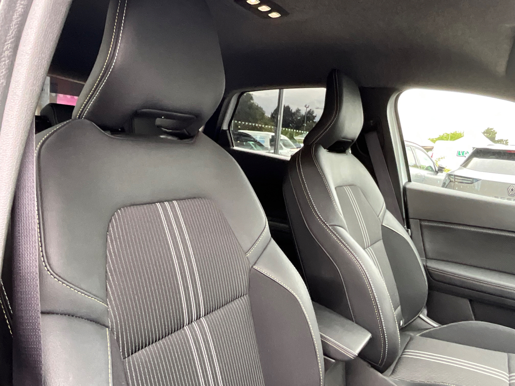 Renault Captur Engineered Black #28