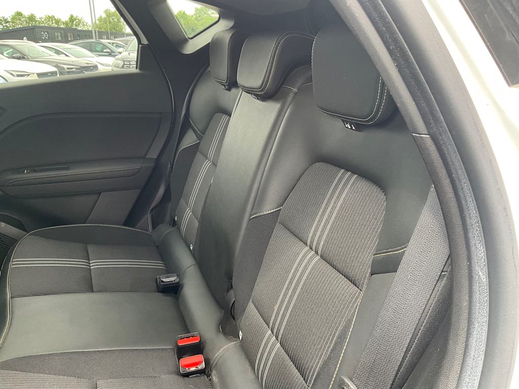 Renault Captur Engineered Black #29
