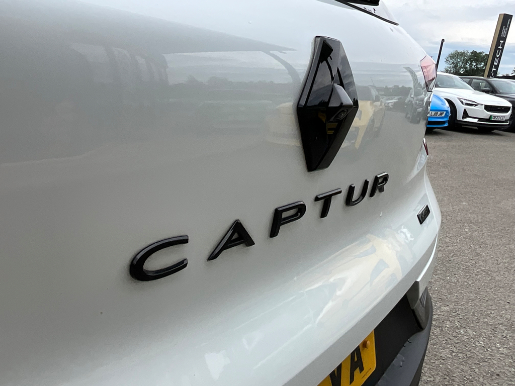 Renault Captur Engineered Black #34