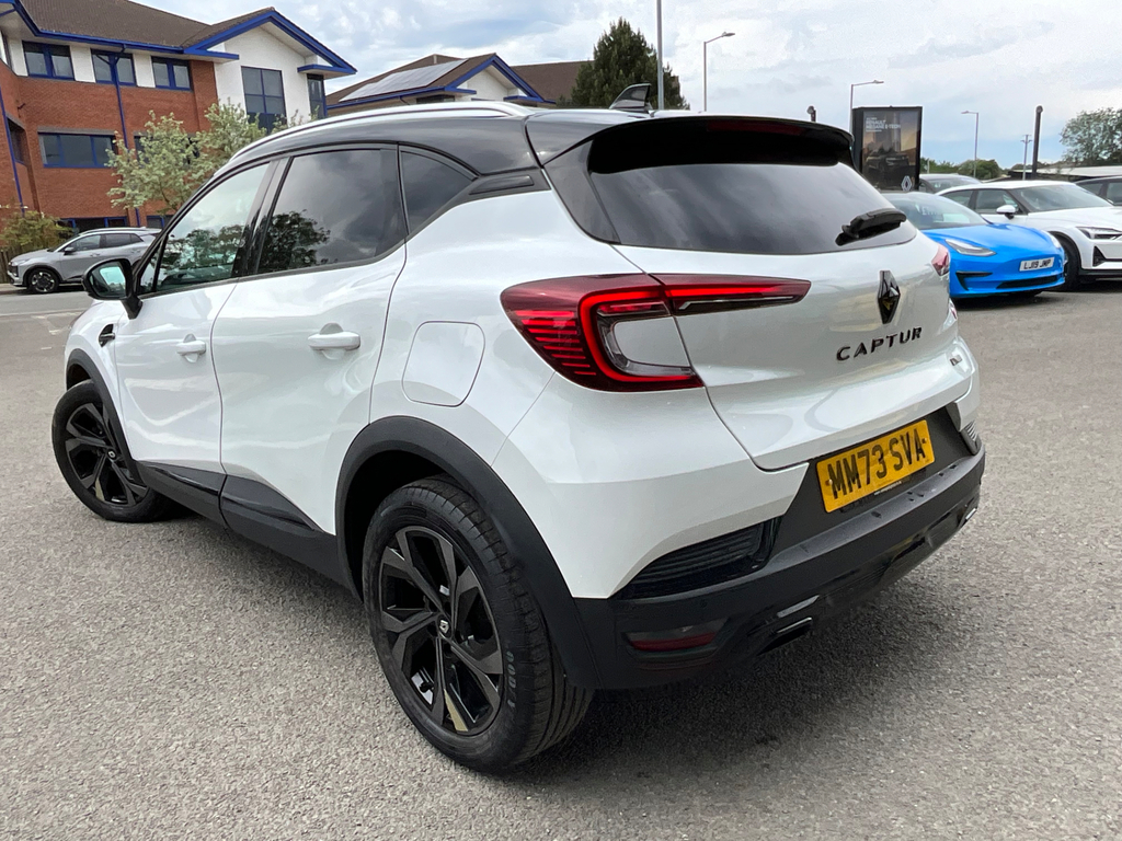 Renault Captur Engineered Black #3