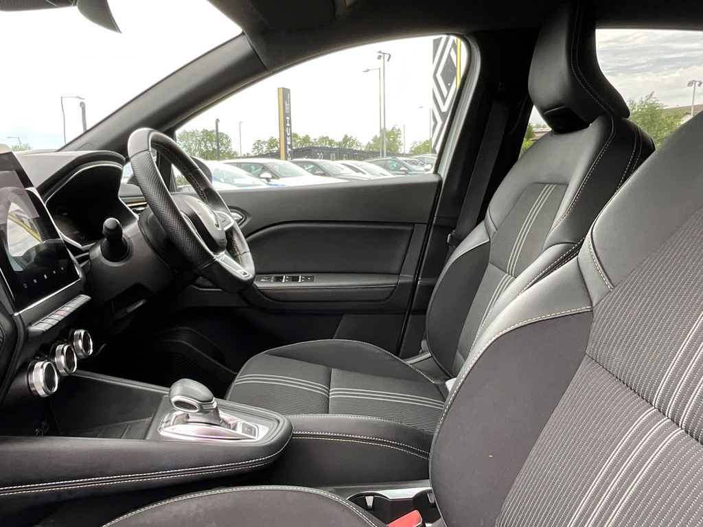 Renault Captur Engineered Black #32