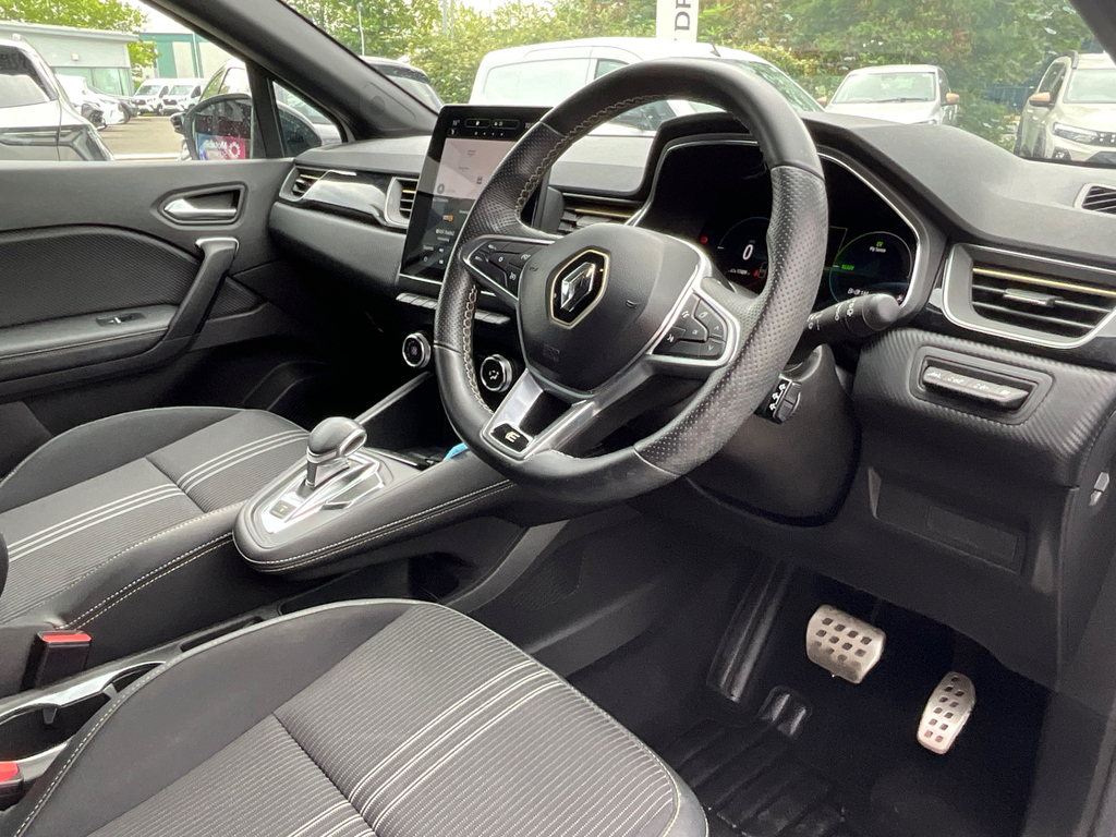 Renault Captur Engineered Black #2