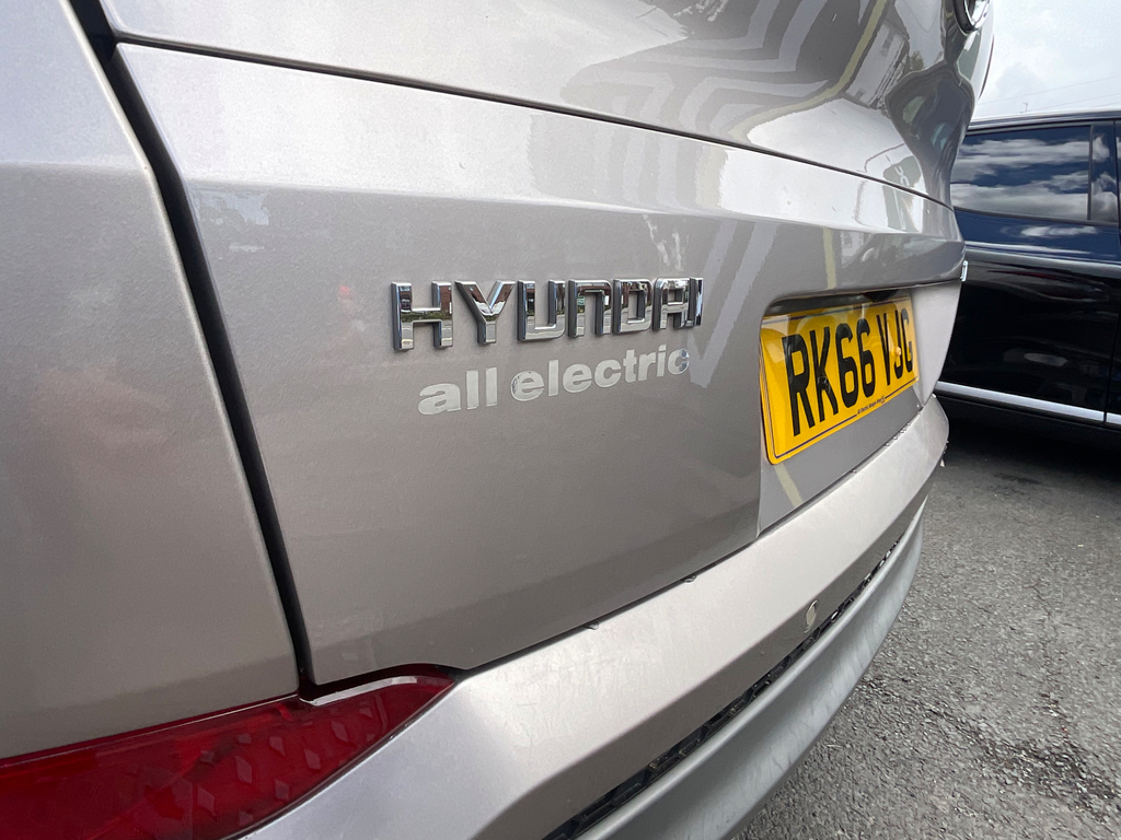 Hyundai Tucson S Beige #37