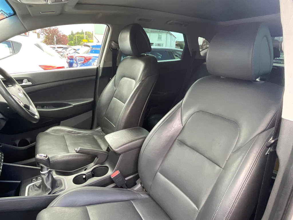 Hyundai Tucson S Beige #30