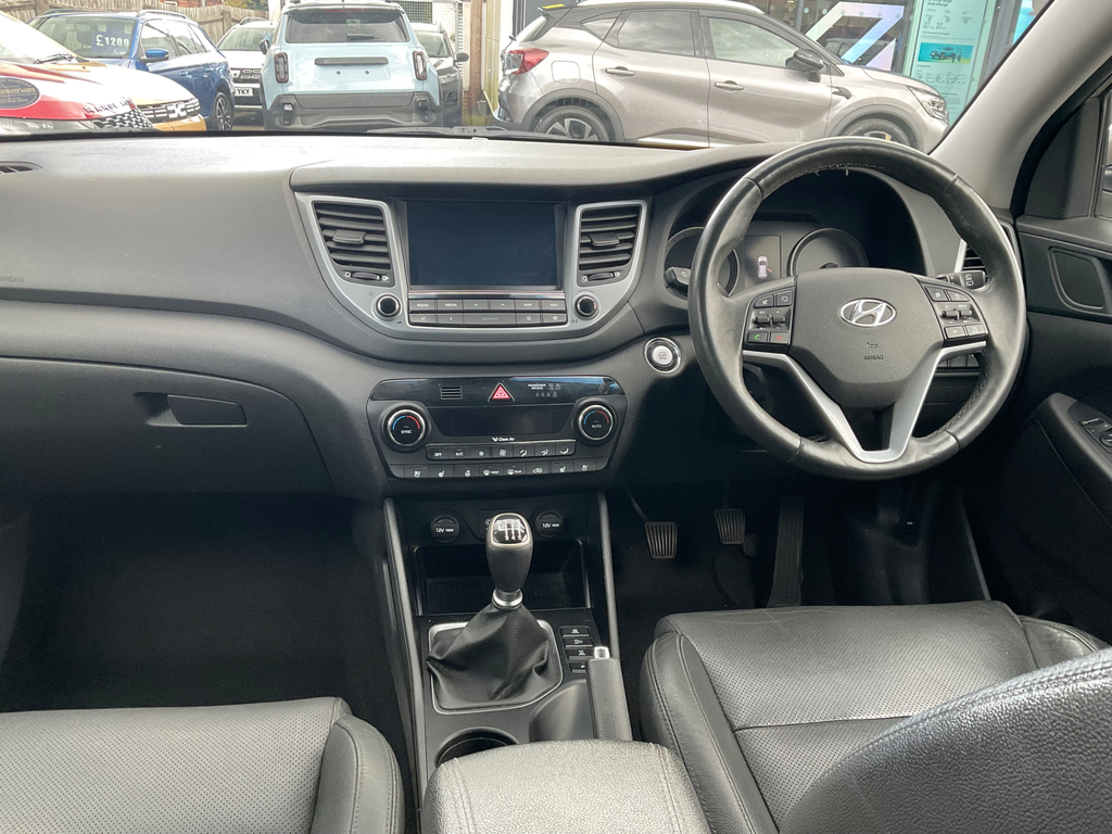 Hyundai Tucson S Beige #10