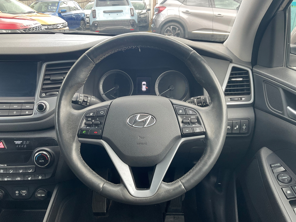 Hyundai Tucson S Beige #11