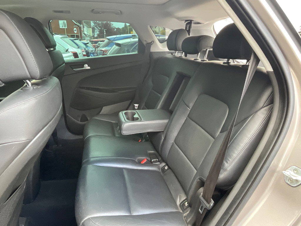 Hyundai Tucson S Beige #27