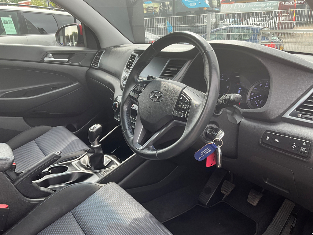 Hyundai Tucson 1.7 Crdi Blue Drive Se Nav Suv  #3