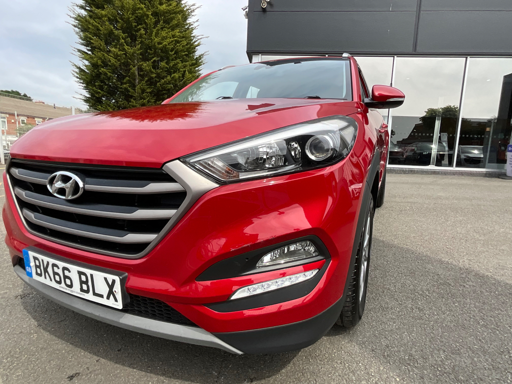 Hyundai Tucson  Red #33