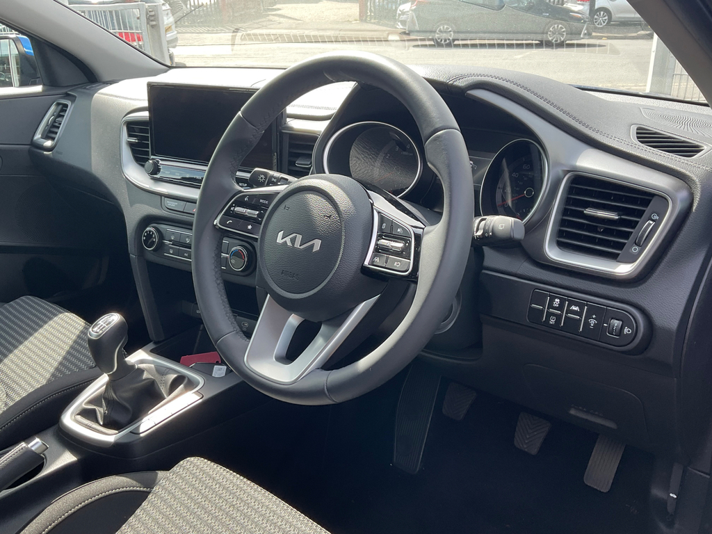 Kia Xceed 1.5 T Gdi 2 Suv #3