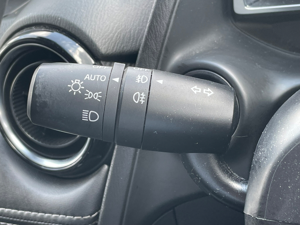 Mazda 2 Skyactiv G 75 Se-l Blue #33