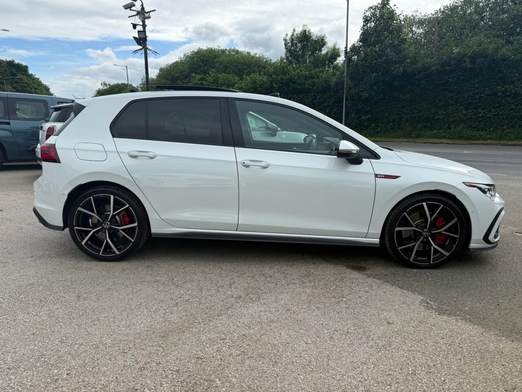 Volkswagen Golf Petrol TMN711F White #2