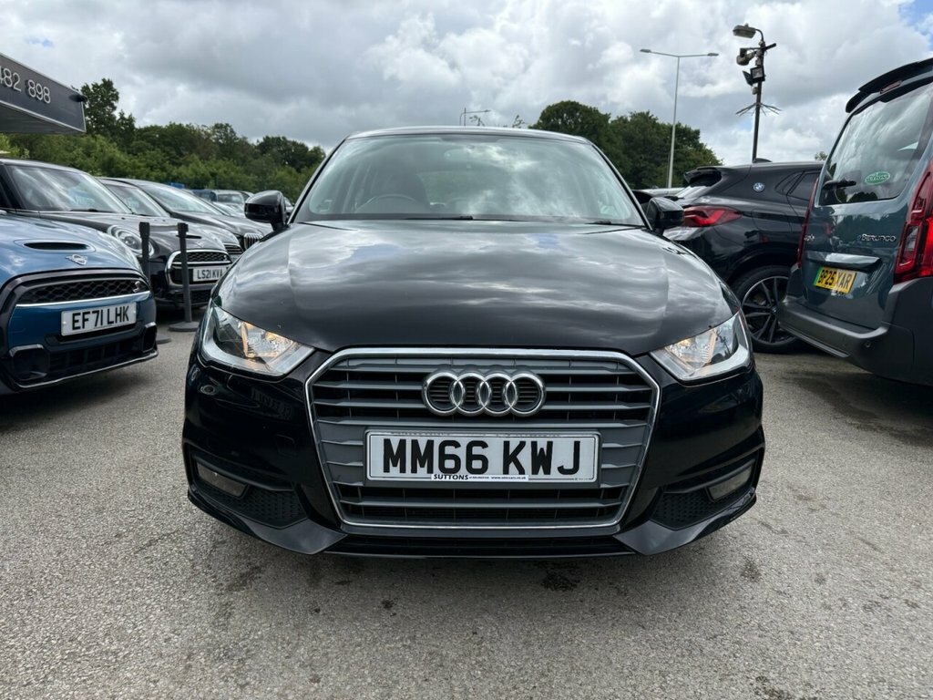 Audi A1 1L Sport Black #3