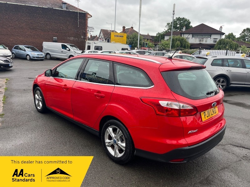 Ford Focus 1.6 Zetec Estate Red #5