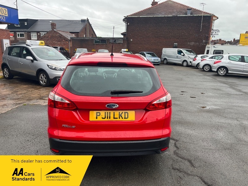Ford Focus 1.6 Zetec Estate Red #6