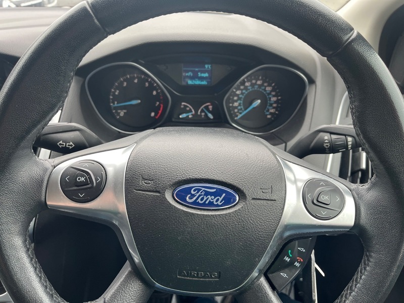 Ford Focus Hatchback White #10