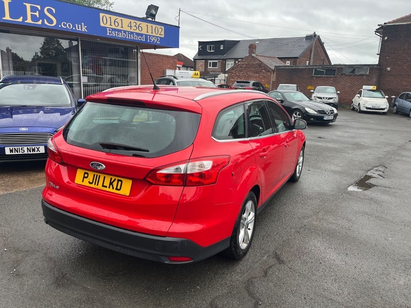 Ford Focus Hatchback White #9