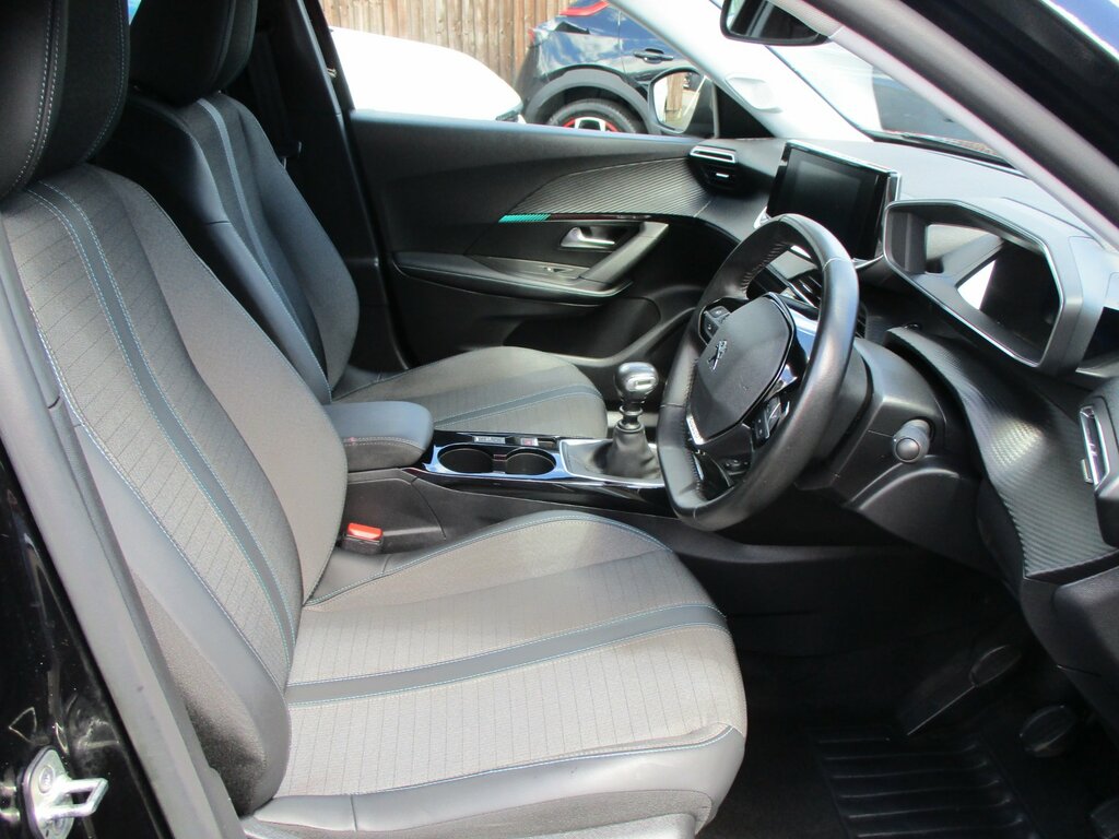 Peugeot 2008 1.2 Puretech Allure Premium Suv SG71VUC Black #2