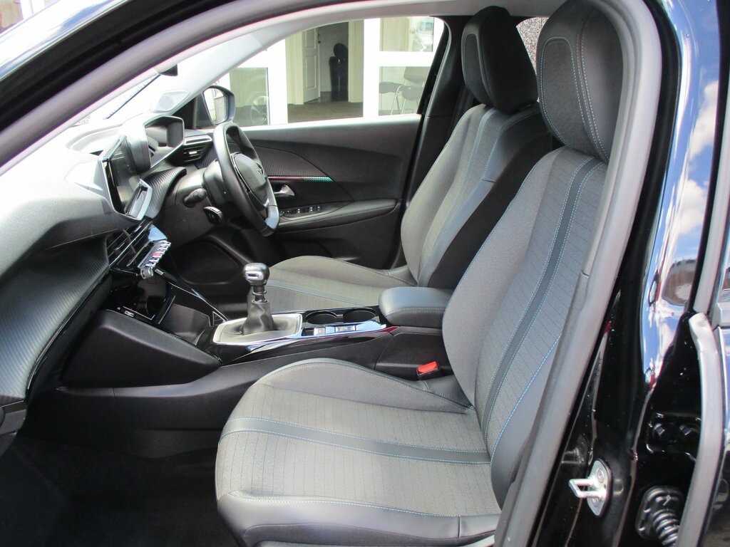 Peugeot 2008 1.2 Puretech Allure Premium Suv SG71VUC Black #4