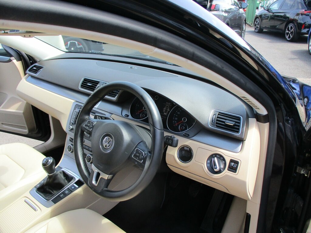 Volkswagen Passat 2.0 Tdi Bluemotion Tech R-line Silver #19