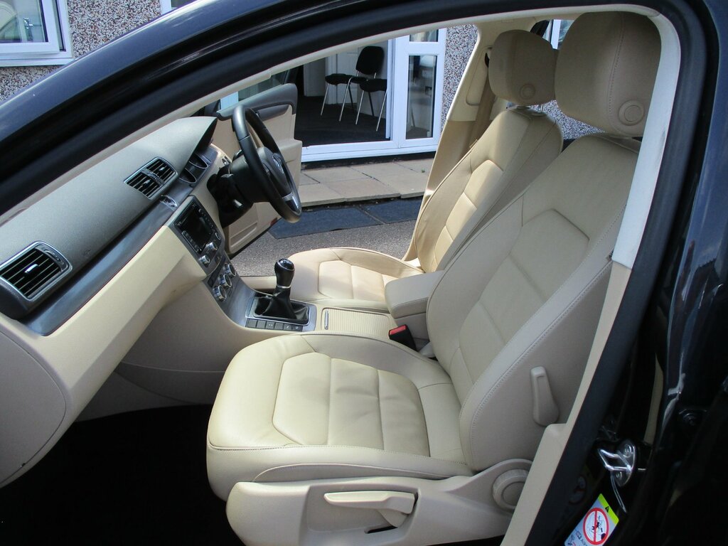 Volkswagen Passat 2.0 Tdi Bluemotion Tech R-line Silver #9