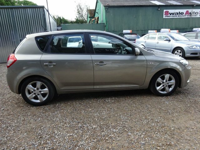 Kia Ceed 1.6 Crdi Ecodynamics 2 Silver #2