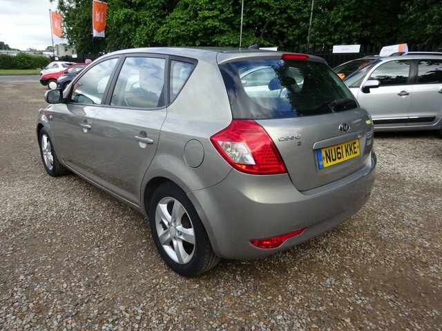 Kia Ceed 1.6 Crdi Ecodynamics 2 Silver #6
