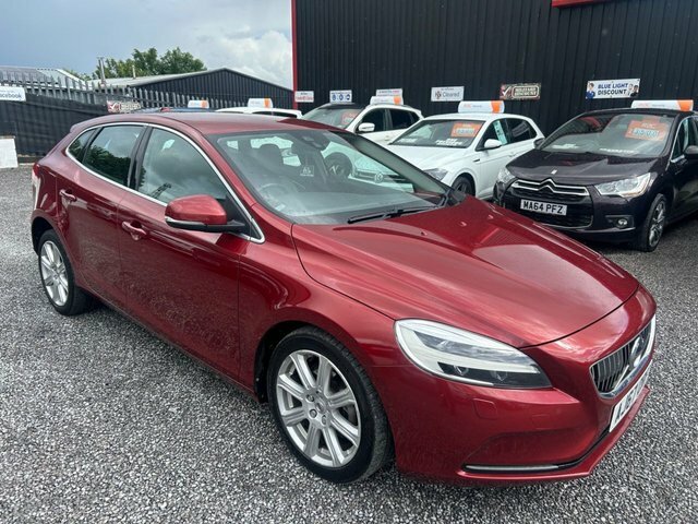 Volvo V40 2.0 D2 Inscription Hatchback Red #2