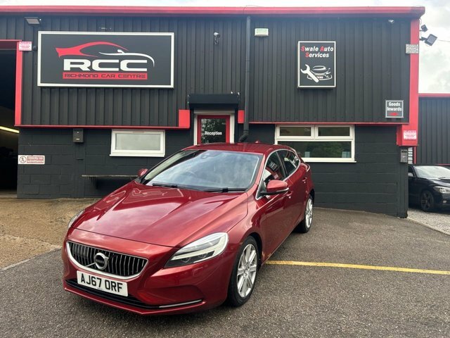 Volvo V40 2.0 D2 Inscription Hatchback Red