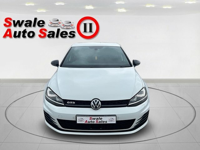 Volkswagen Golf 2.0 Tdi Bluemotion Tech CK15UKT White #2
