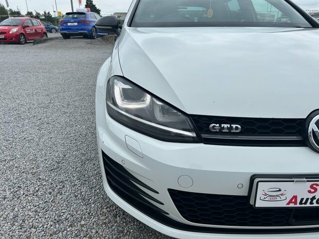 Volkswagen Golf 2.0 Tdi Bluemotion Tech CK15UKT White #4