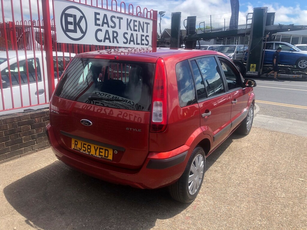 Ford Fusion Hatchback 1.6 Zetec Climate 200808 Red #8