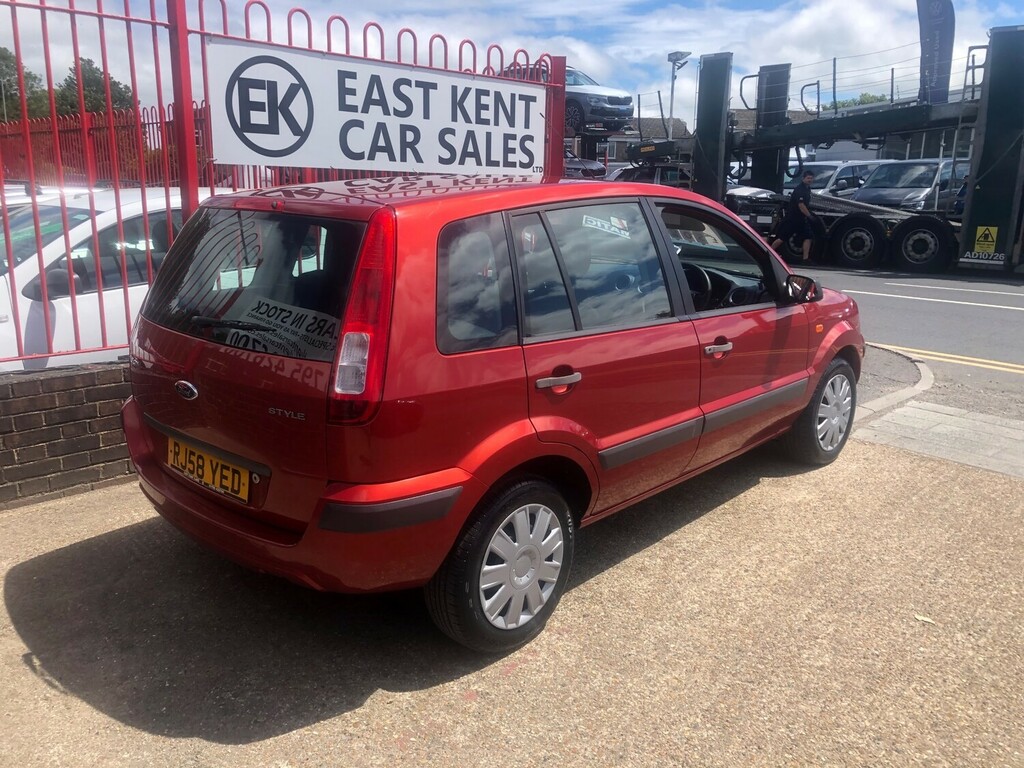 Ford Fusion Hatchback 1.6 Zetec Climate 200808 Red #7