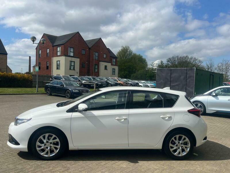 Toyota Auris 1.6 D-4d Business Edition White #6