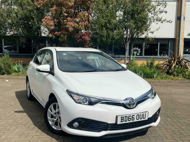 Toyota Auris 1.6 D-4d Business Edition White