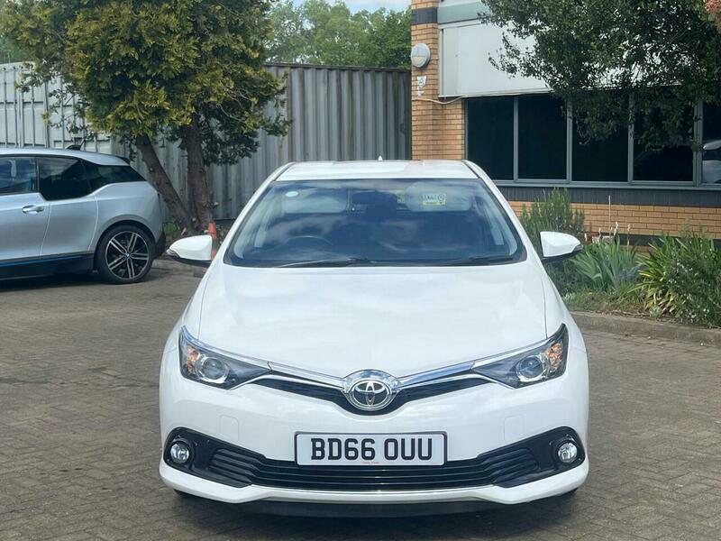 Toyota Auris 1.6 D-4d Business Edition White #3