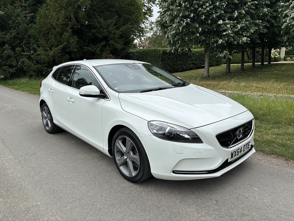 Volvo V40 T4 Se U556464 White #2