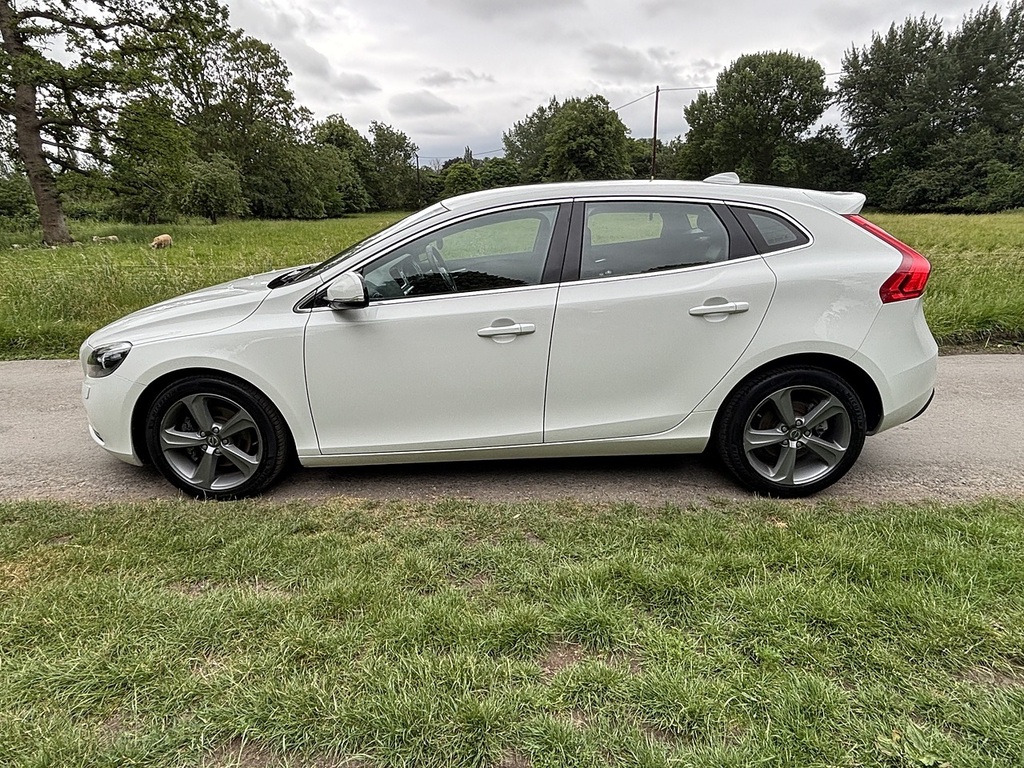 Volvo V40 T4 Se U556464 White #4
