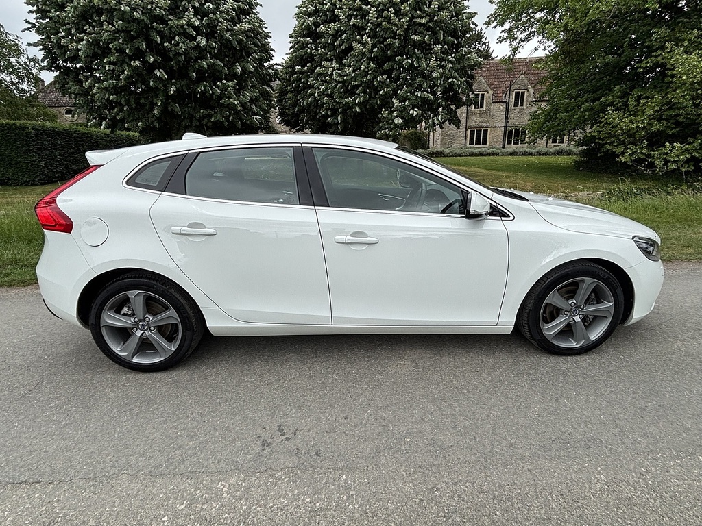 Volvo V40 T4 Se U556464 White #5
