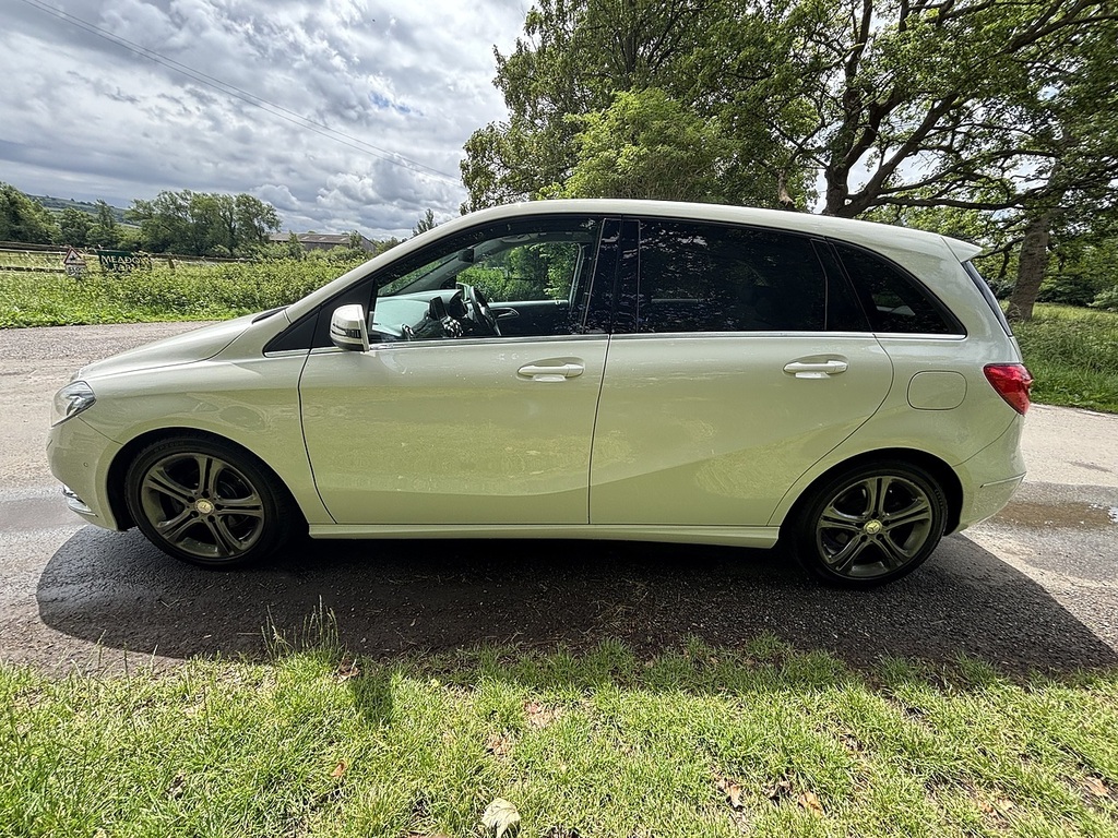 Mercedes-Benz B Class B180 Blueefficiency Sport U556602 White #4
