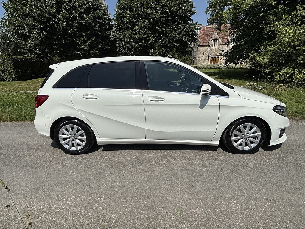 Mercedes-Benz B Class B180 Se U556476 White #5